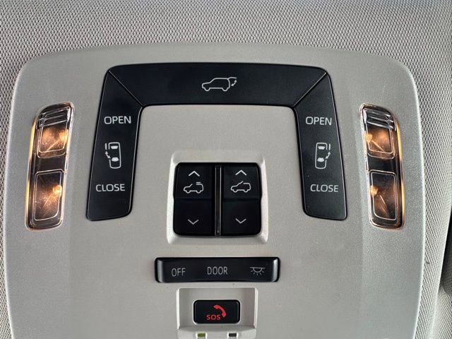 Used 2023 Toyota Sienna XLE image 24