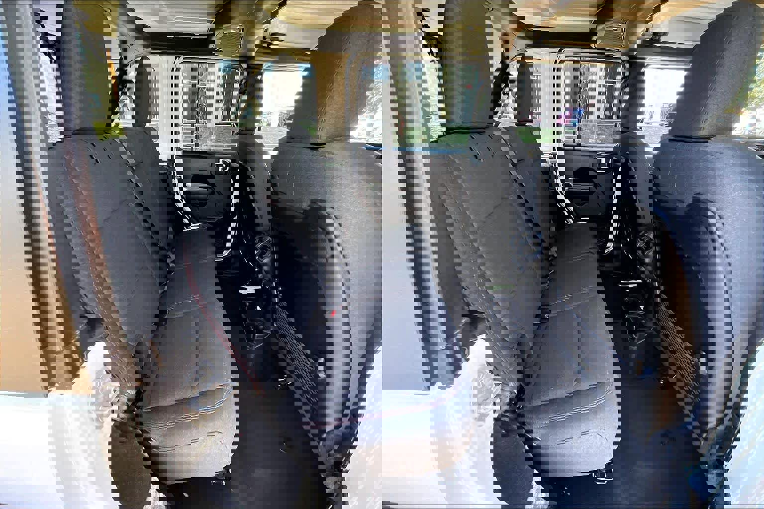 Used 2024 Jeep Wrangler Unlimited Rubicon image 18