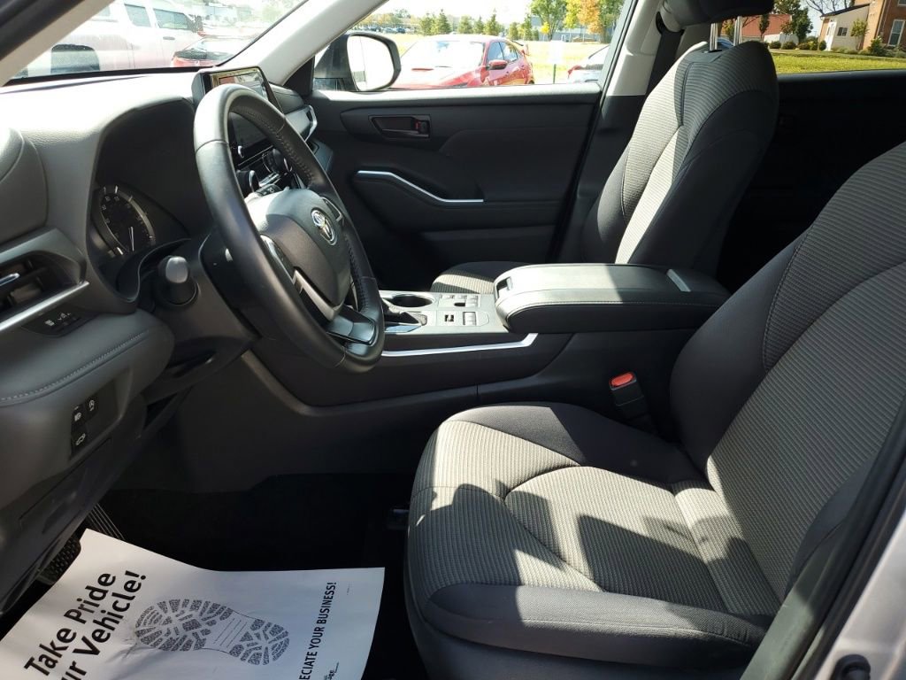 Used 2024 Toyota Highlander LE image 26