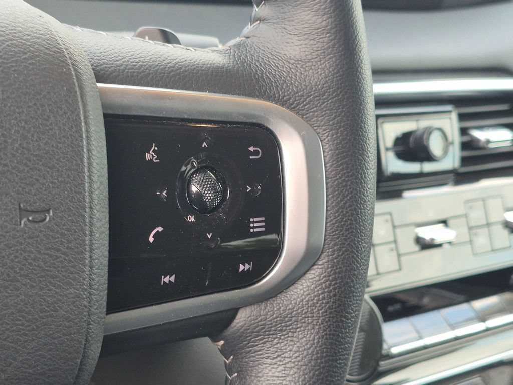 Used 2025 Nissan Armada SV AWD/4WD image 15