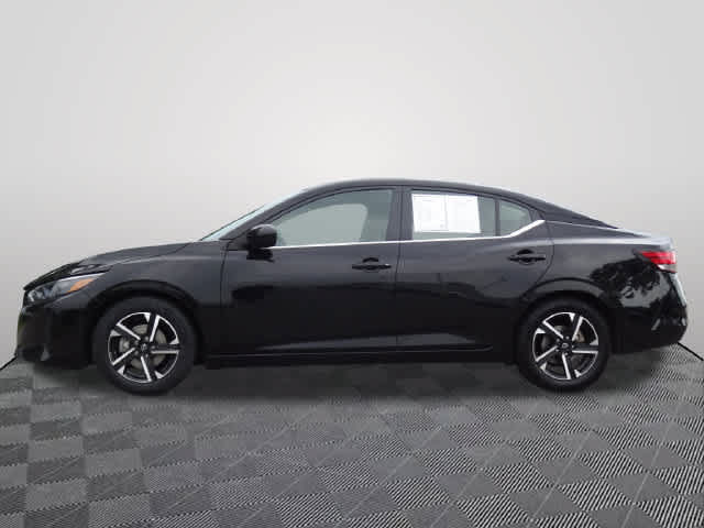 Used 2024 Nissan Sentra SV FWD image 2