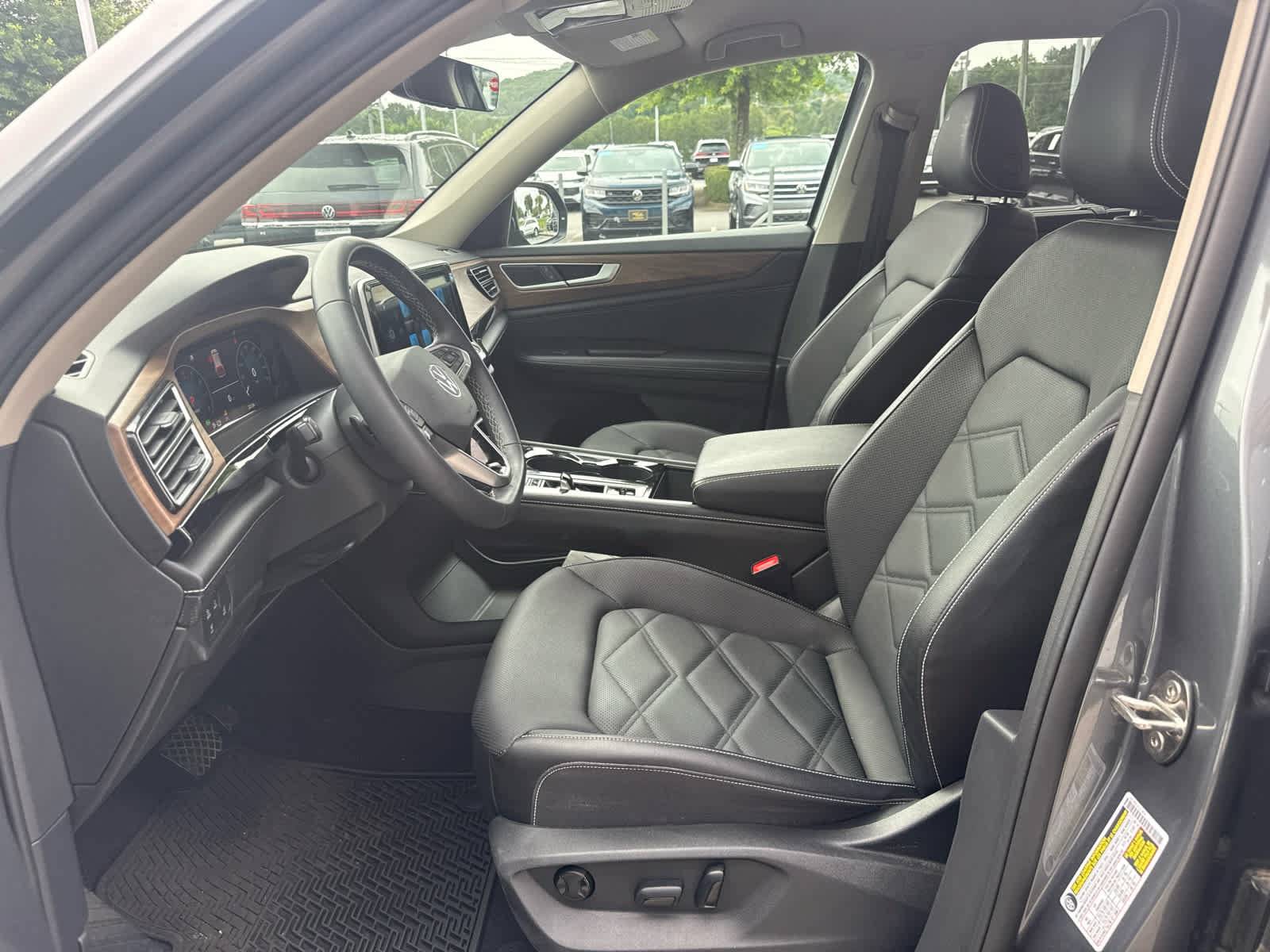 Certified 2024 Volkswagen Atlas SE FWD image 36