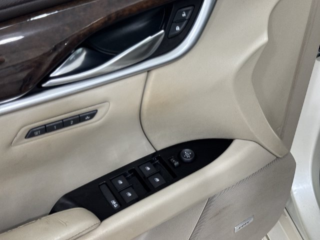 Used 2013 Cadillac XTS Premium FWD image 23