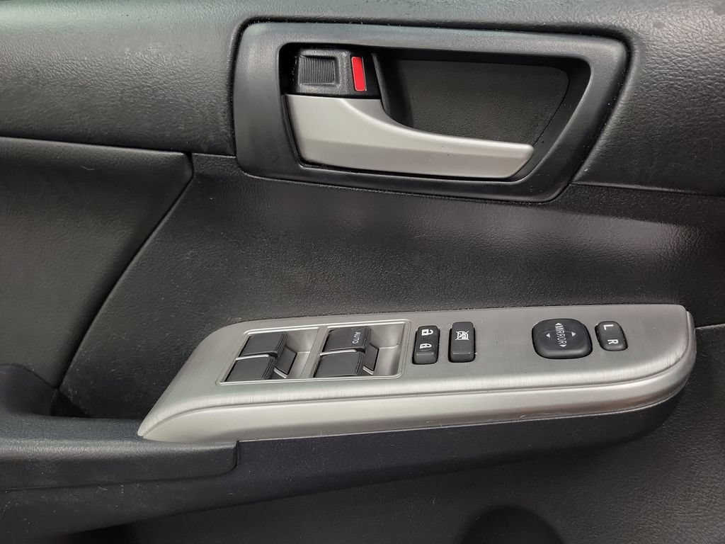 Used 2014 Toyota Camry SE w/ Moonroof Package FWD image 24