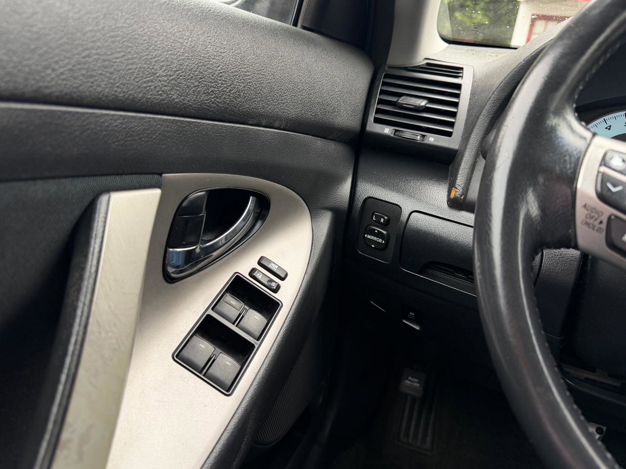 Used 2010 Toyota Camry SE FWD image 23