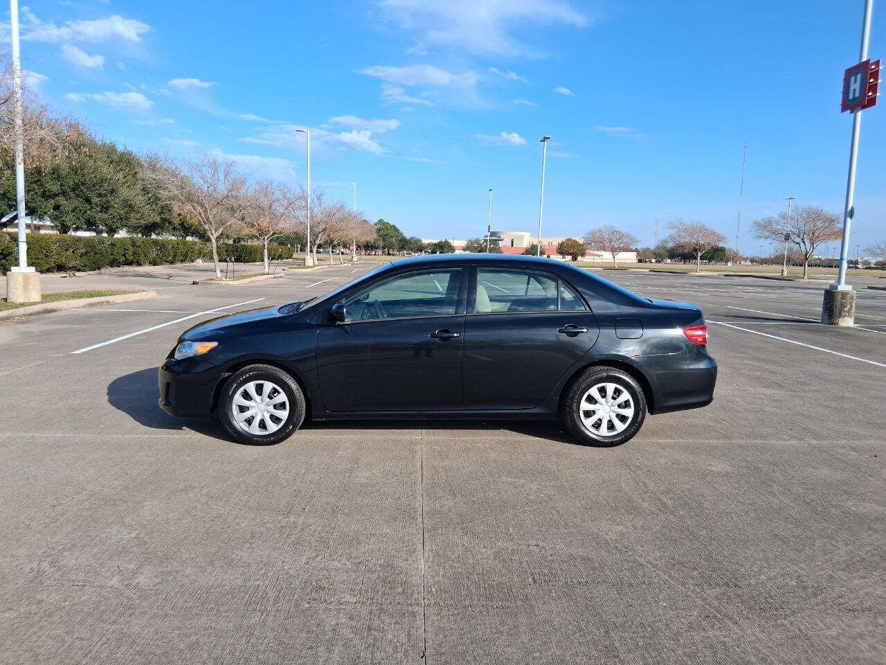 Used 2013 Toyota Corolla L image 3