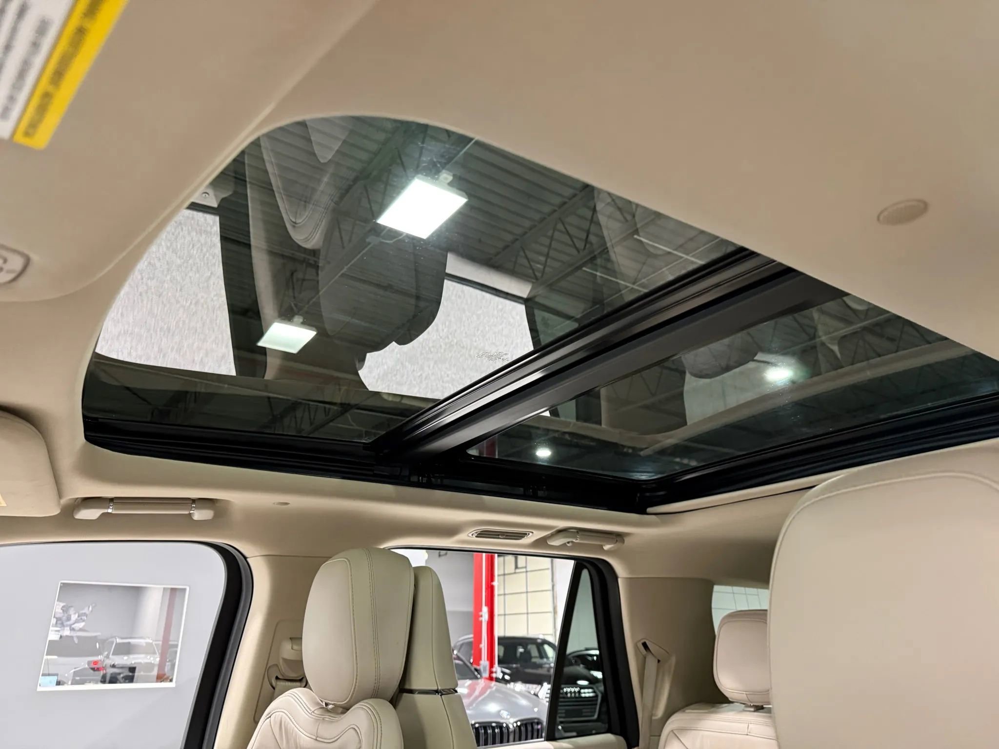 Used 2020 Lincoln Navigator Reserve w/ Luxury Package image 17