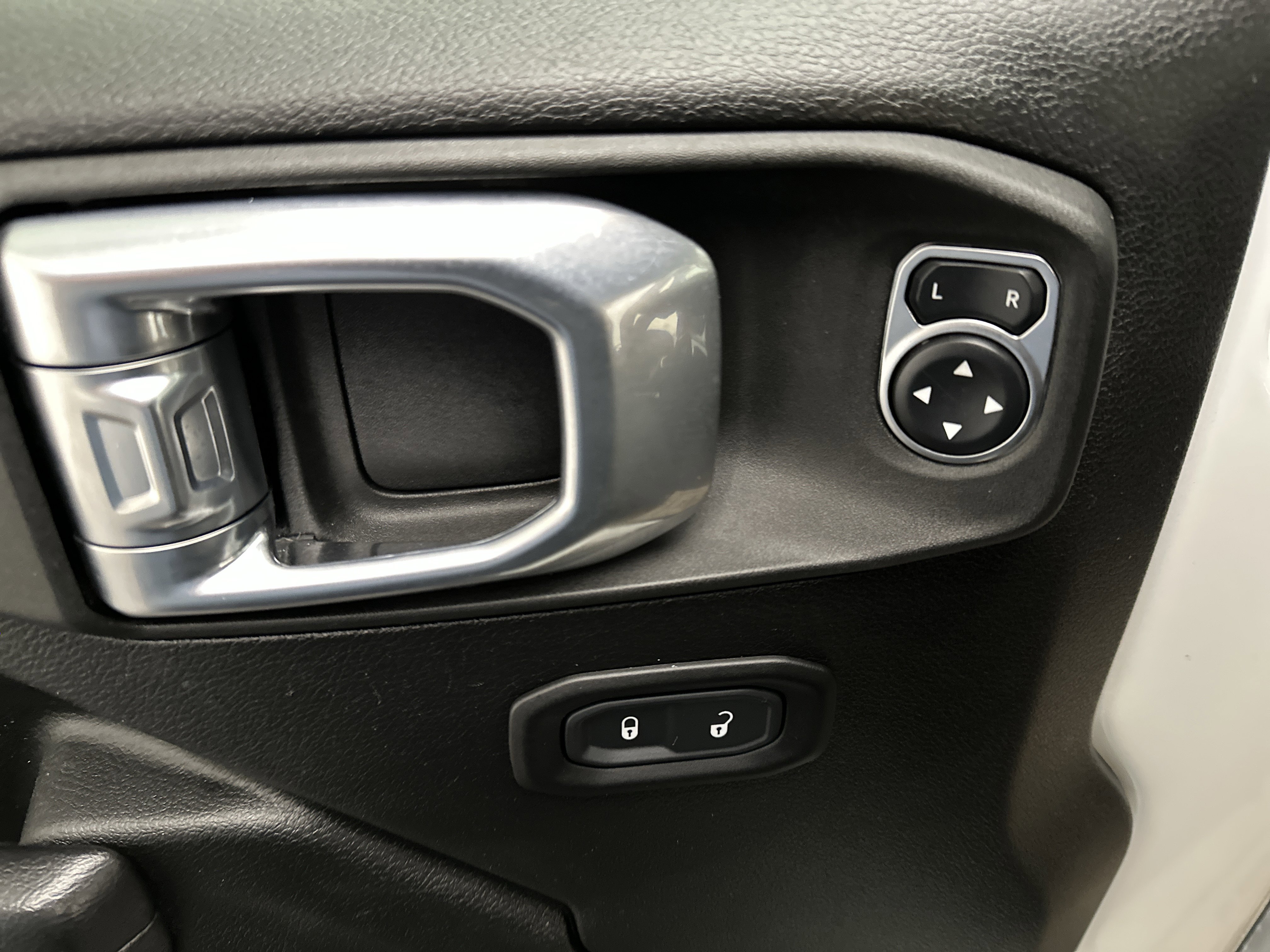 Used 2021 Jeep Wrangler Sport AWD/4WD image 19