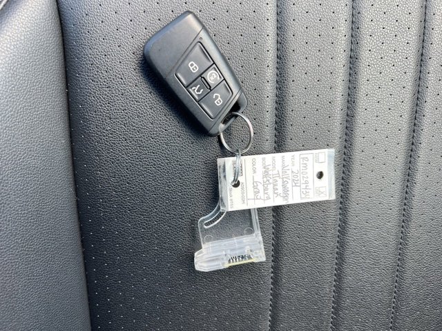 Used 2024 Volkswagen Tiguan SE image 39