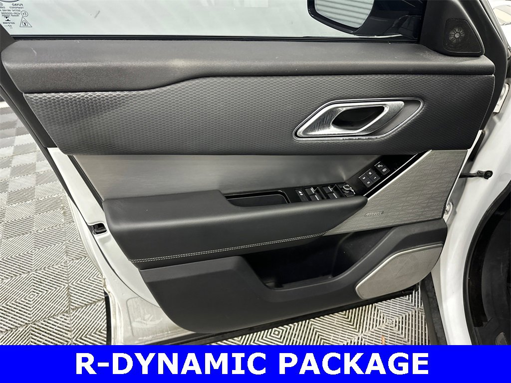 Used 2018 Land Rover Range Rover Velar R-Dynamic SE image 11