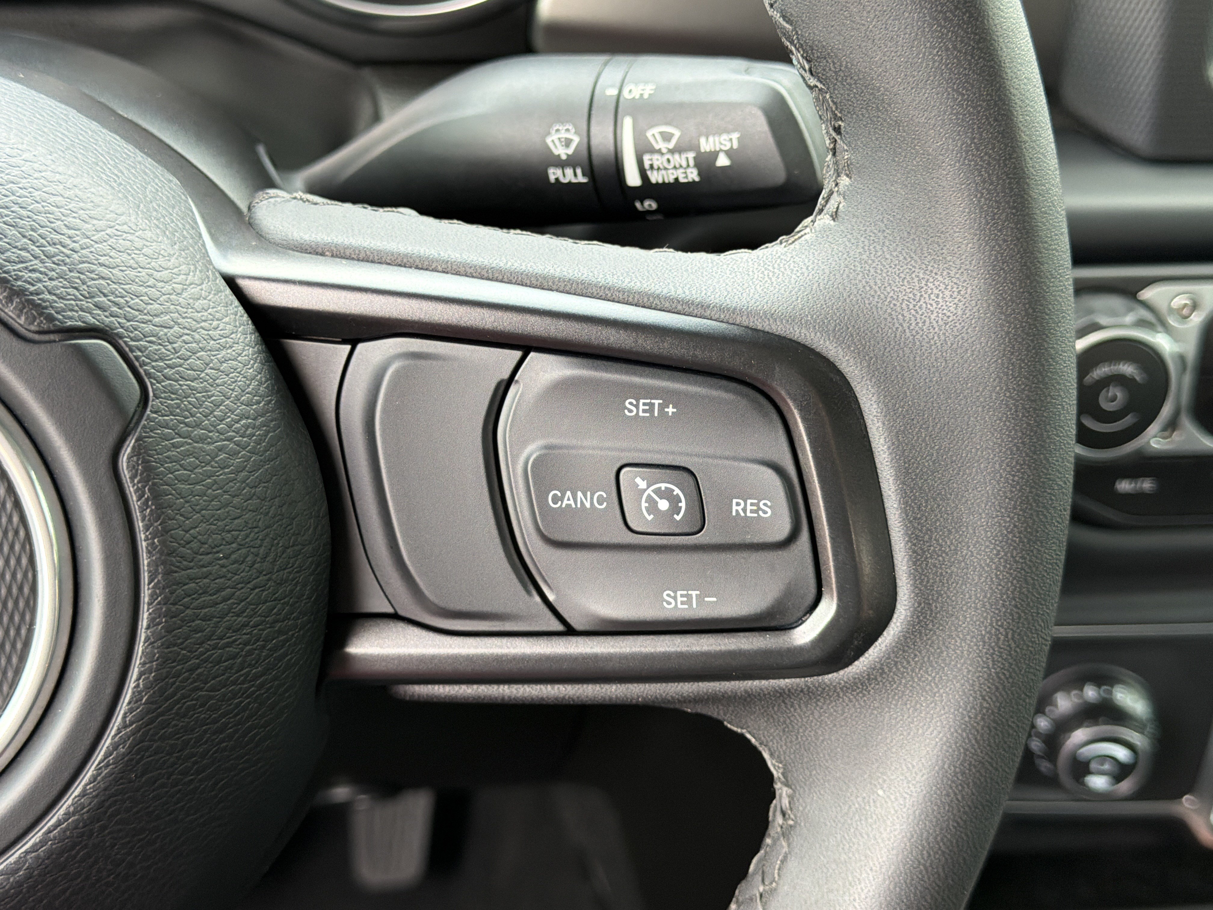Used 2023 Jeep Gladiator Sport AWD/4WD image 30