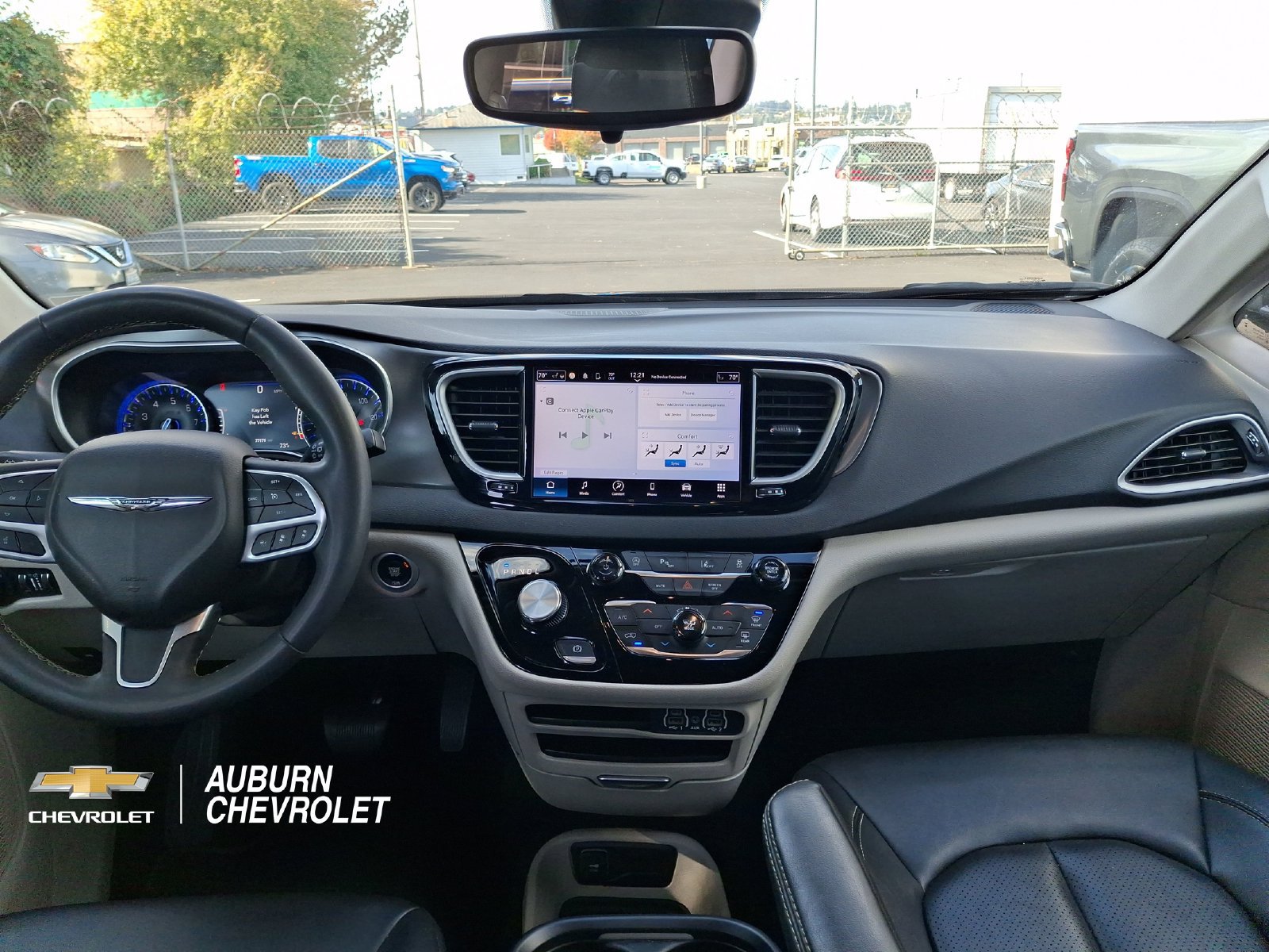 Used 2024 Chrysler Pacifica Touring-L FWD image 9