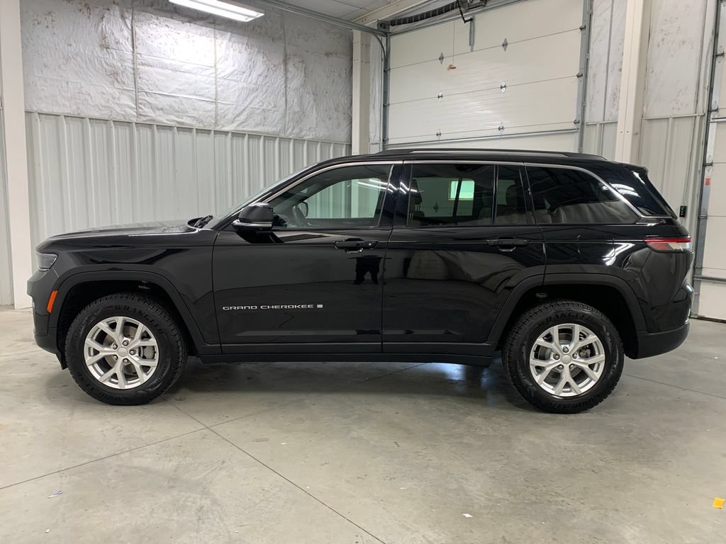 Used 2023 Jeep Grand Cherokee Limited w/ Luxury Tech Group II AWD/4WD image 25
