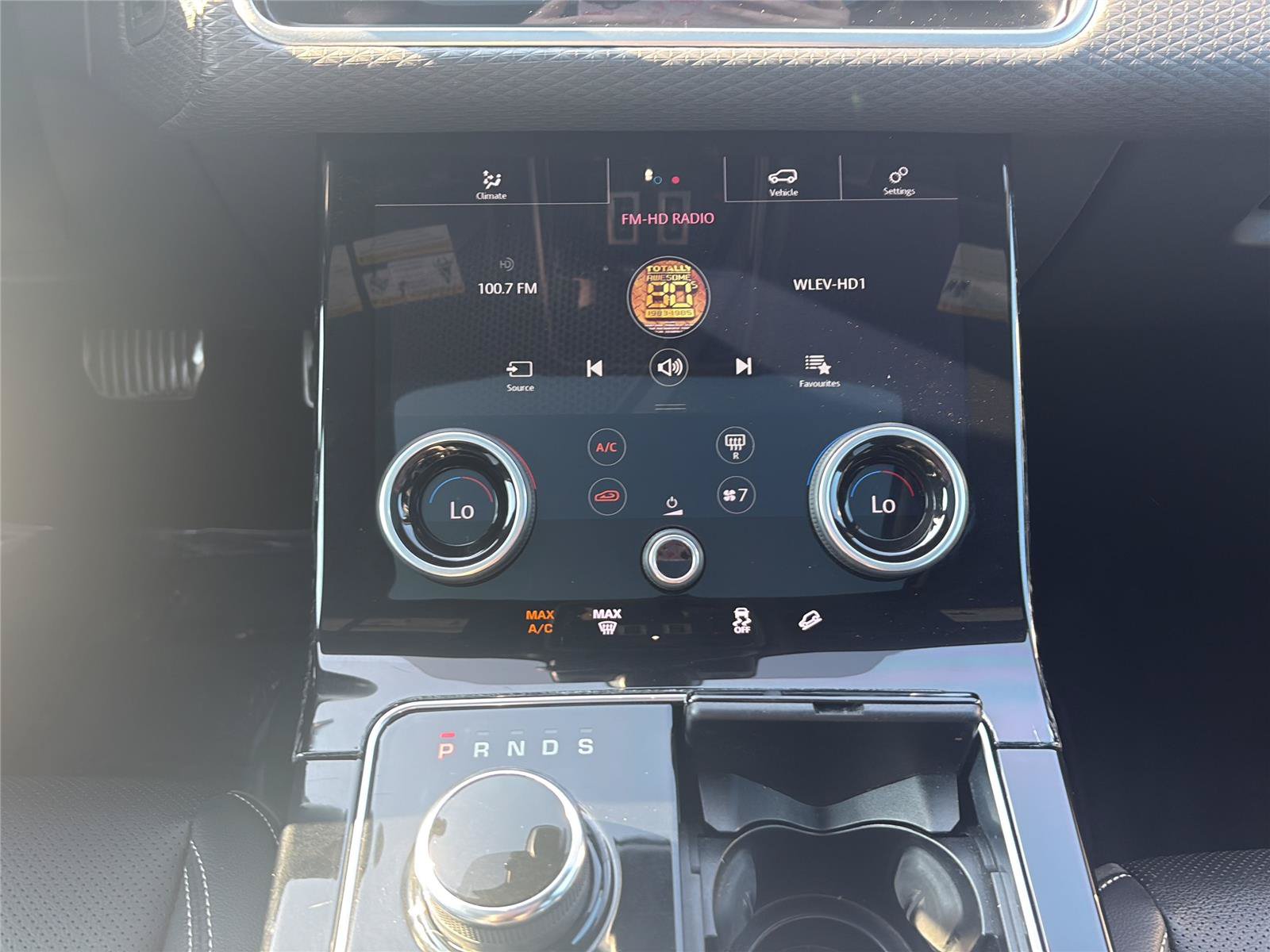 Used 2020 Land Rover Range Rover Velar R-Dynamic S AWD/4WD image 18