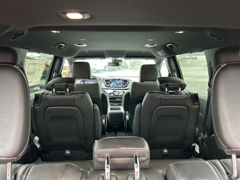 New 2026 Chrysler Pacifica Select AWD/4WD image 19