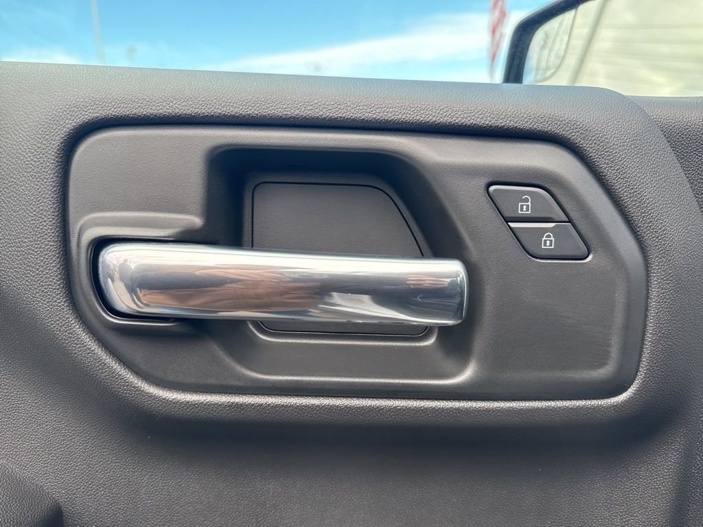 Used 2025 Chevrolet Silverado 1500 Custom w/ Turbomax Blackout Package image 11