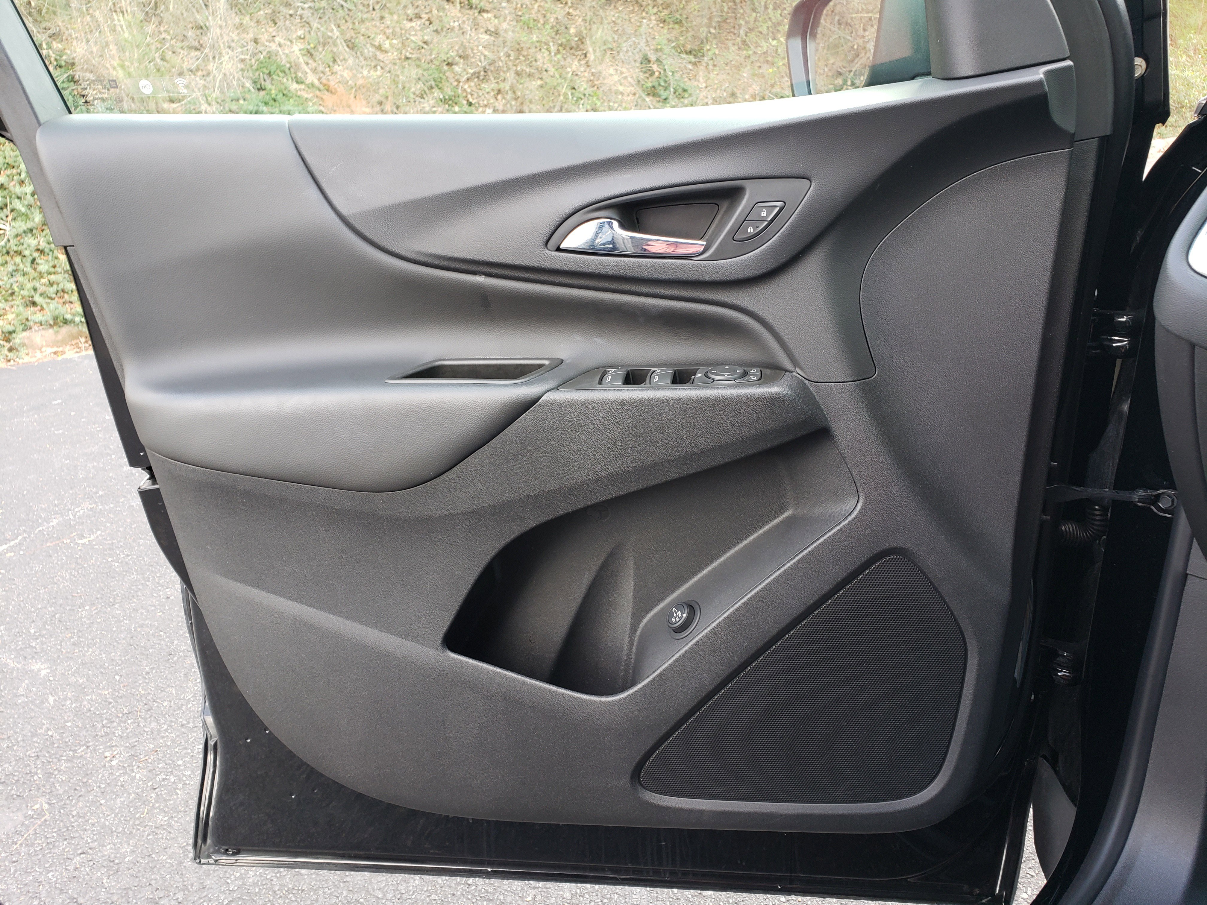 Used 2022 Chevrolet Equinox LT w/ Driver Convenience Package image 12