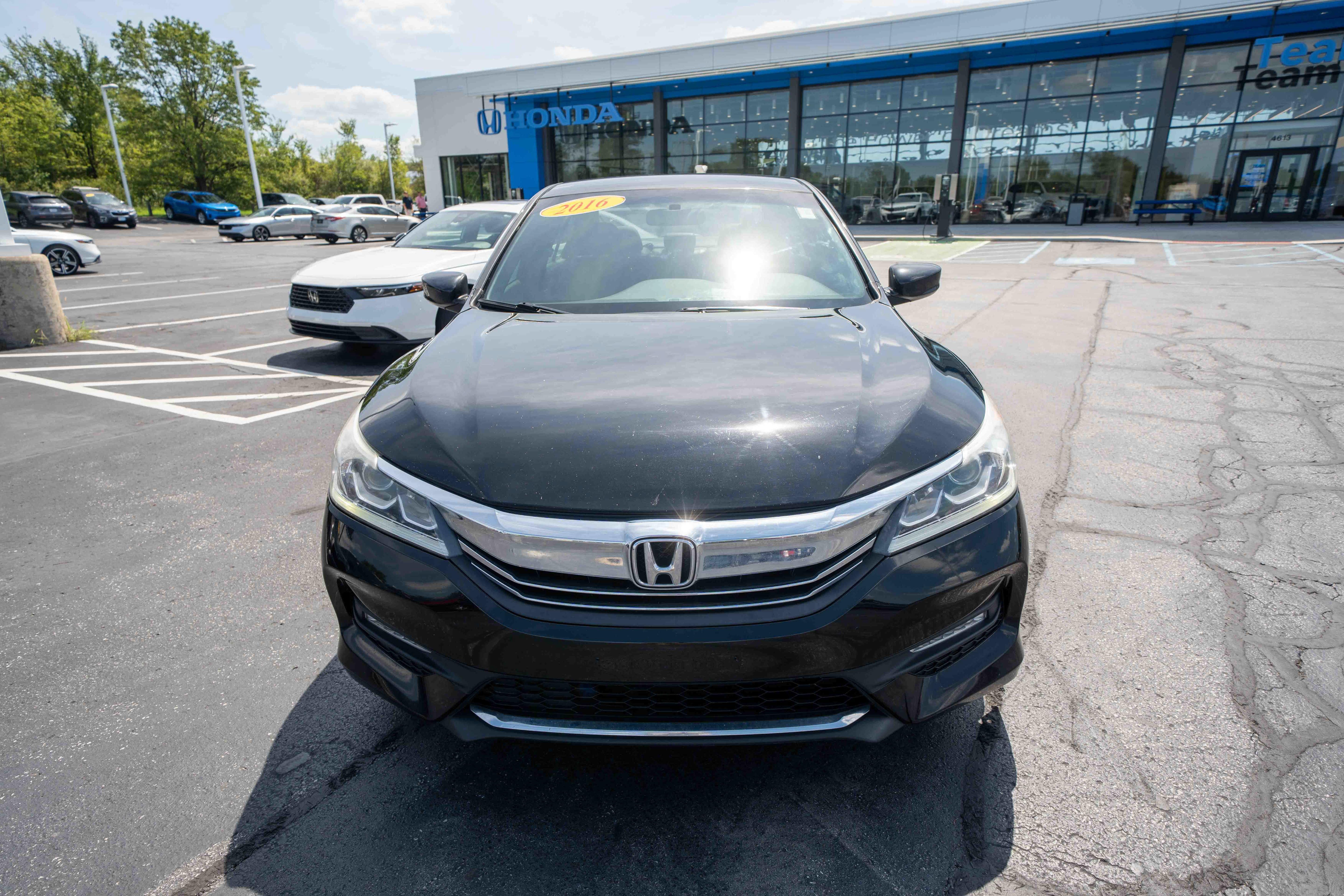 Used 2016 Honda Accord Sport image 2