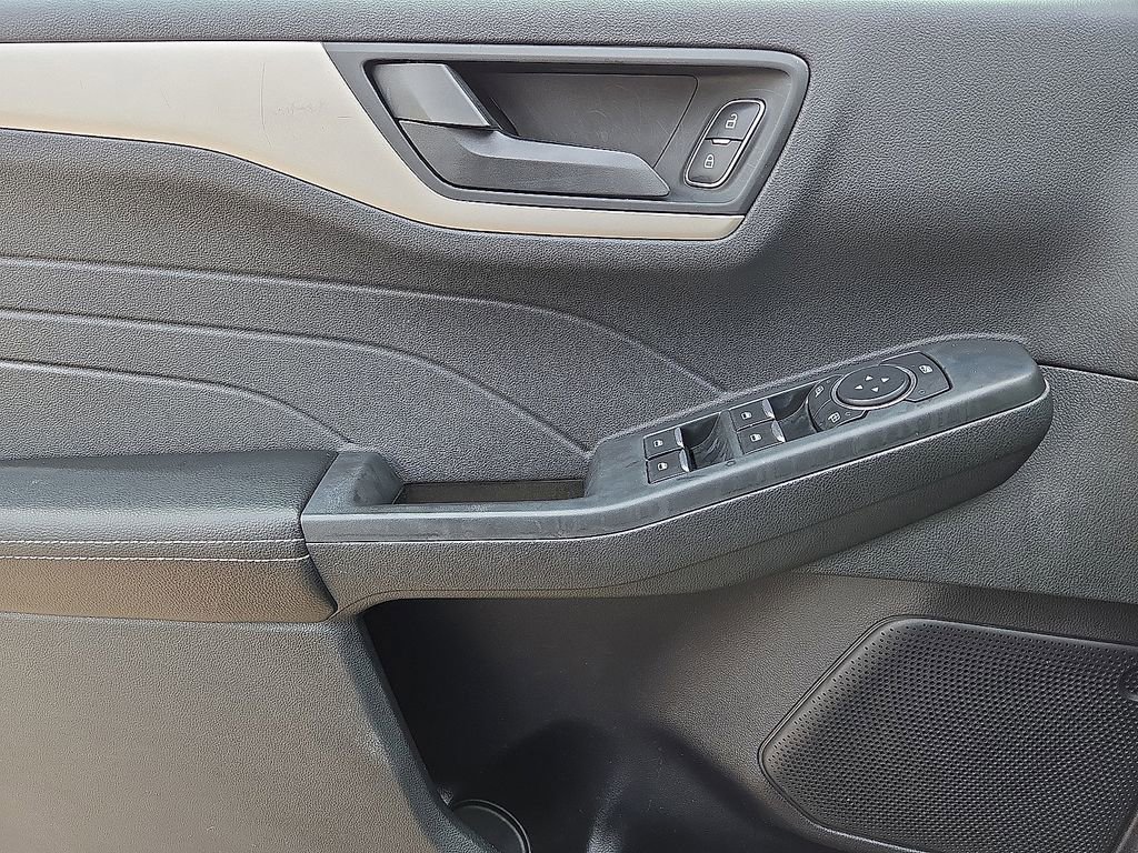 Used 2022 Ford Escape SE w/ Convenience Package FWD image 21