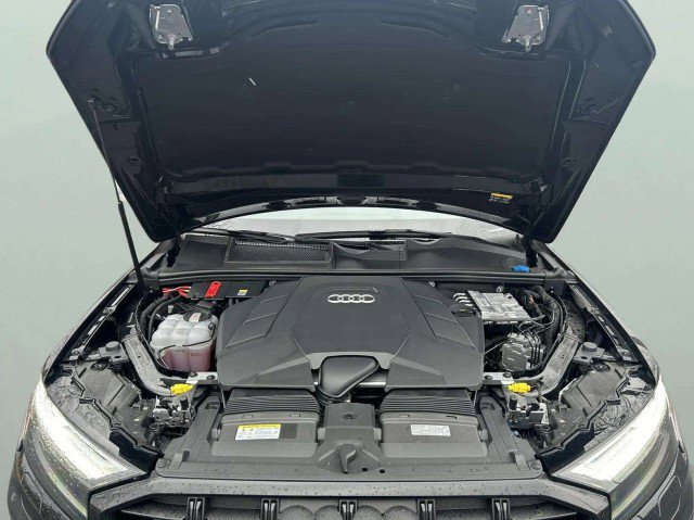 Certified 2025 Audi Q7 3.0T Premium Plus image 32