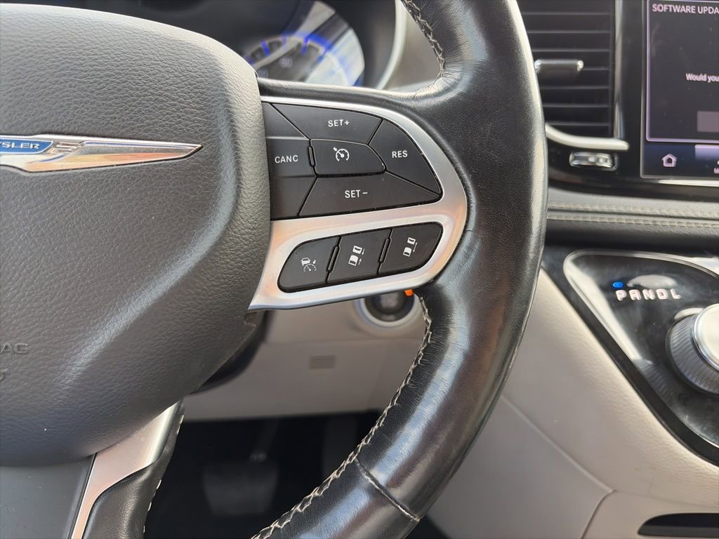 Used 2021 Chrysler Pacifica Touring-L image 19