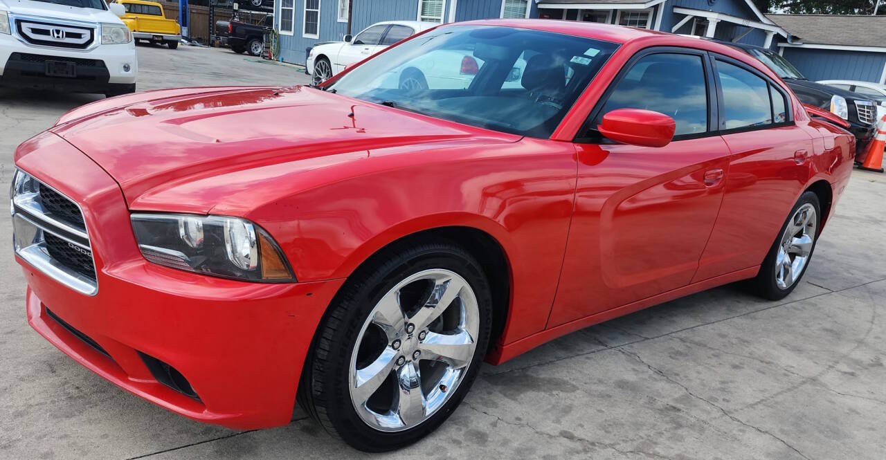 Used 2014 Dodge Charger SXT RWD image 3