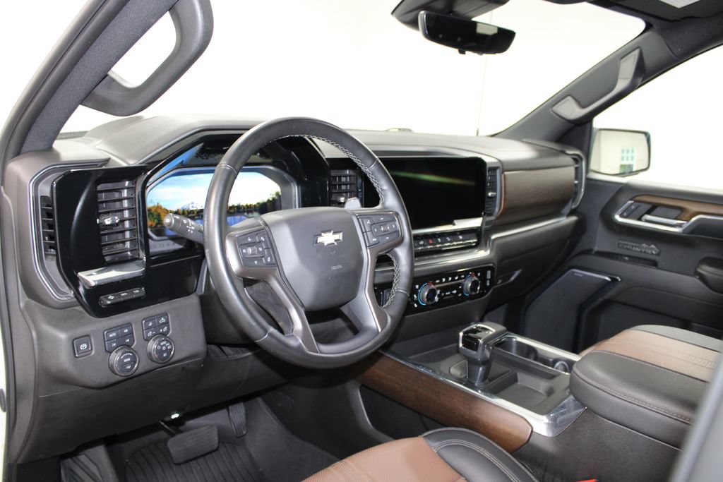 Used 2024 Chevrolet Silverado 1500 High Country w/ Technology Package AWD/4WD image 24