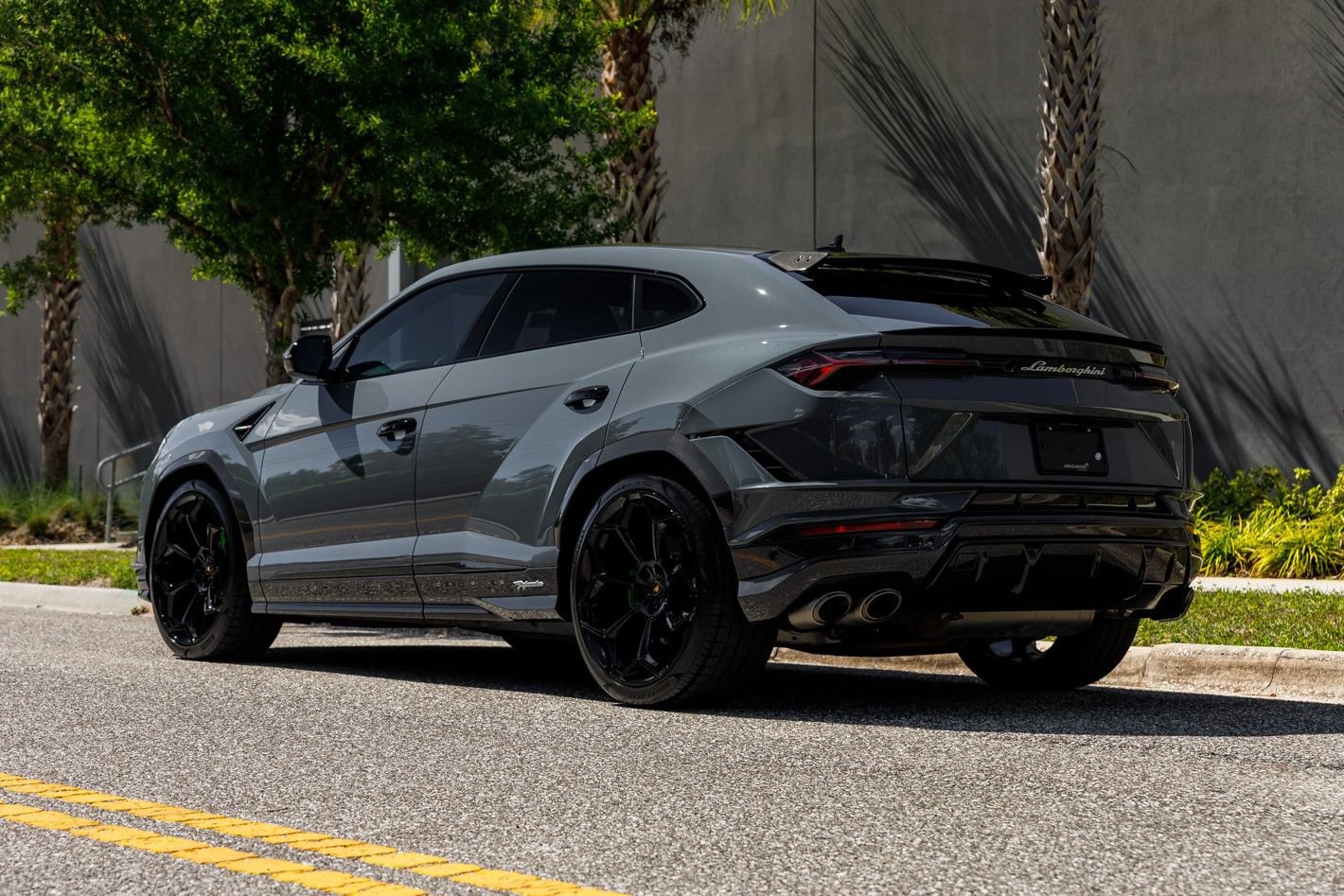 Used 2023 Lamborghini Urus Performante AWD/4WD image 32