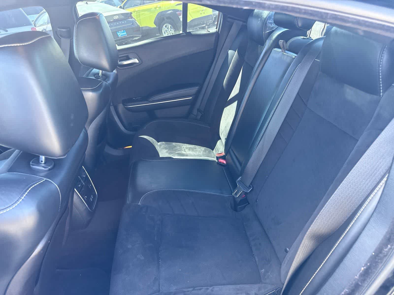 Used 2018 Dodge Charger SRT w/ Technology Group RWD image 17