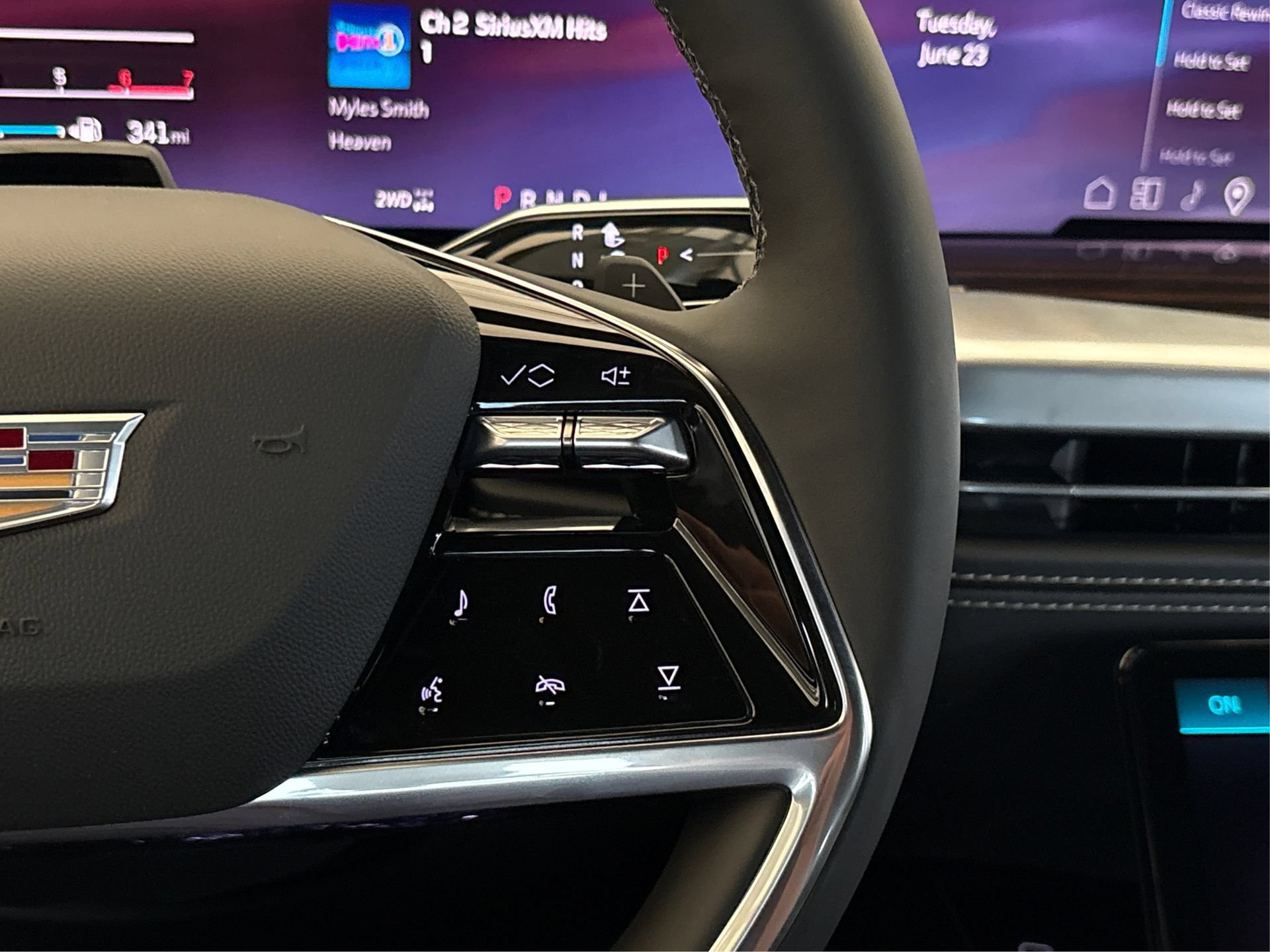 New 2026 Cadillac Escalade ESV Luxury AWD/4WD image 28