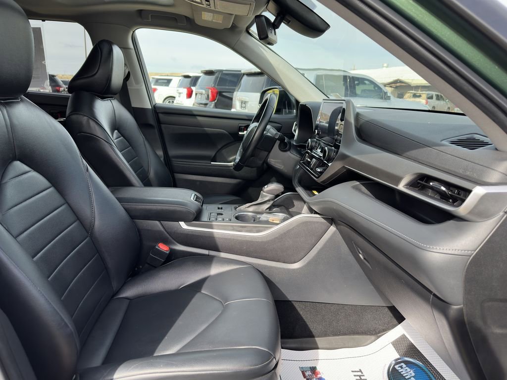 Used 2023 Toyota Highlander XLE image 22