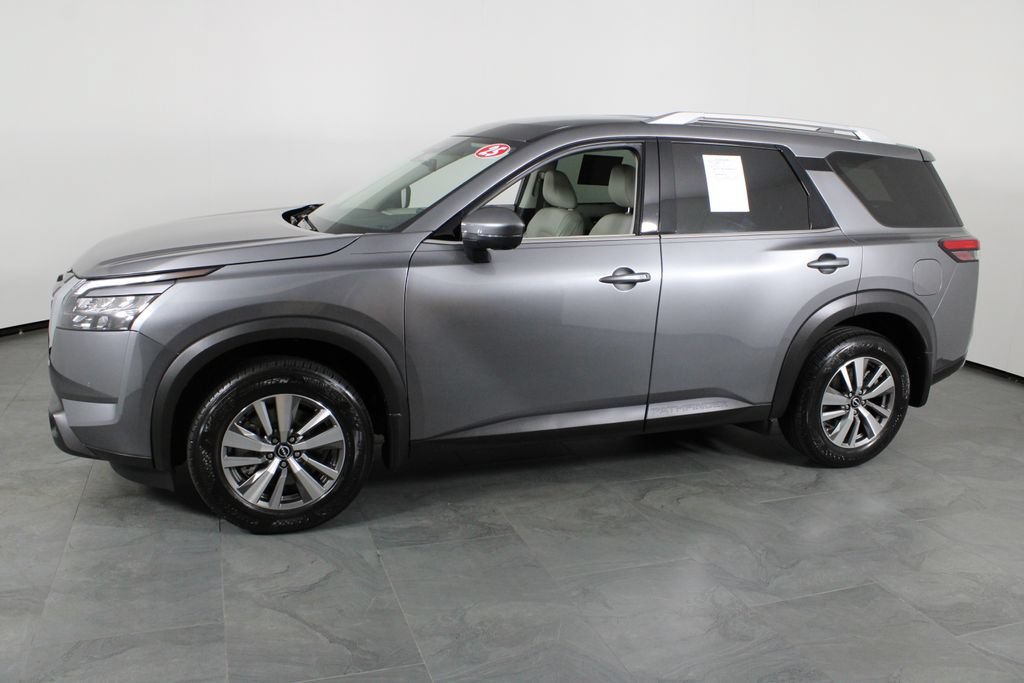 Certified 2025 Nissan Pathfinder SL w/ Cargo Package FWD image 14