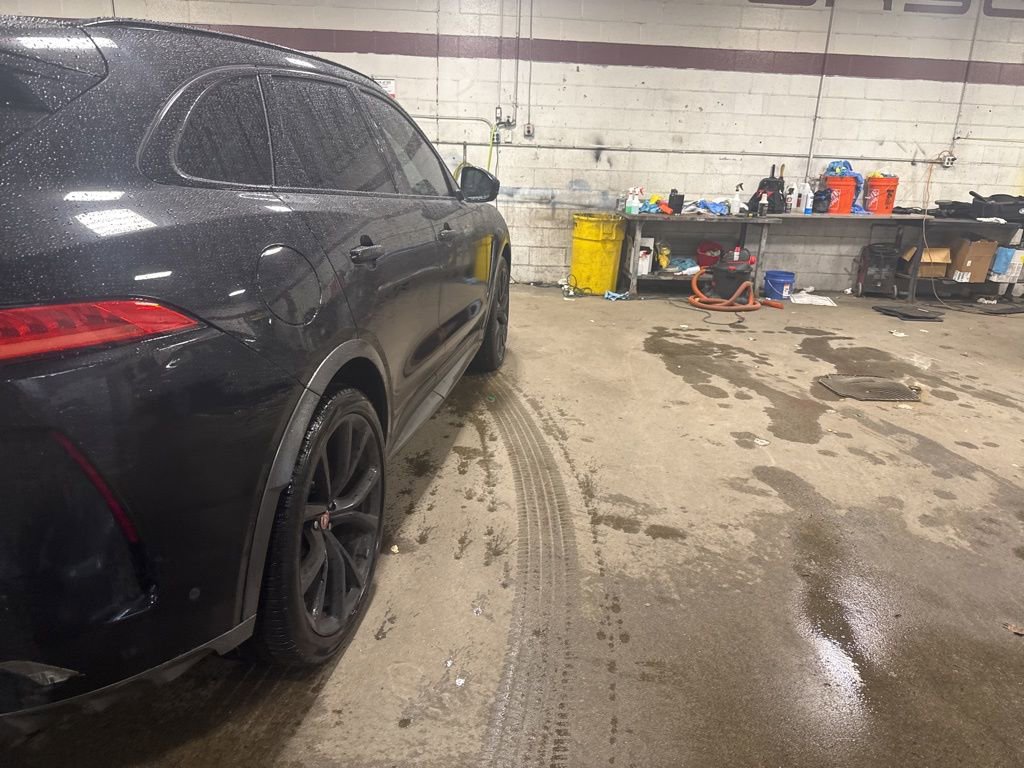 Used 2020 Jaguar F-PACE SVR image 9