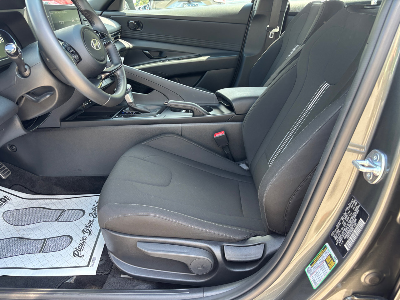 Used 2025 Hyundai Elantra Sport image 8