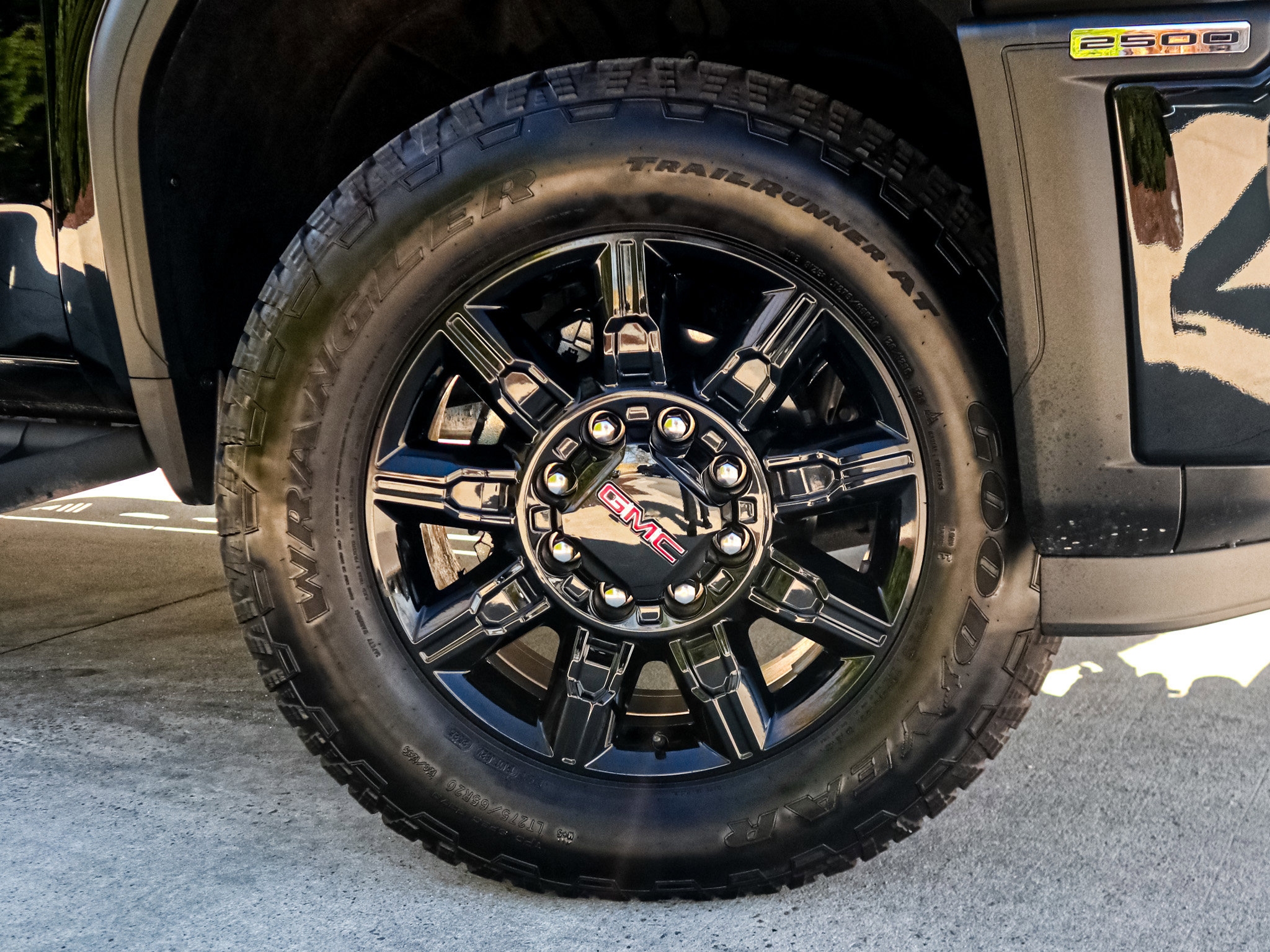 Used 2026 GMC Sierra 2500 AT4 w/ Max Trailering Package image 13