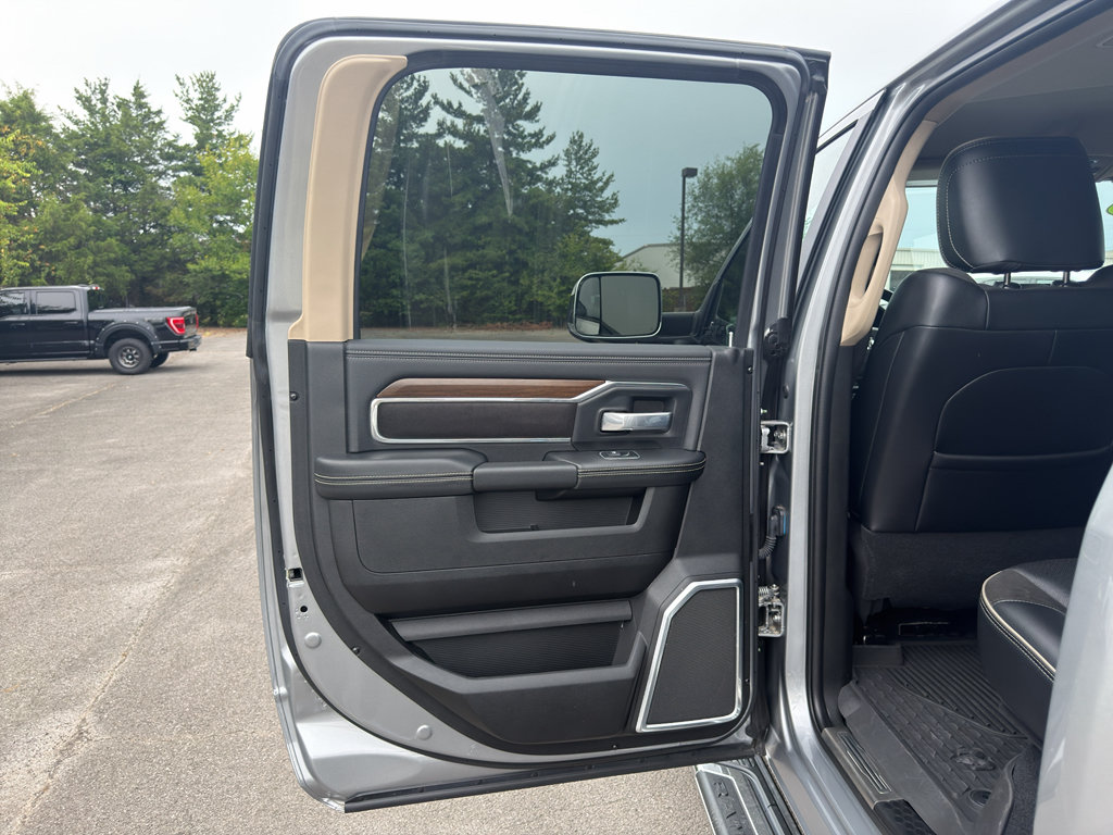 Used 2022 RAM 4500 Laramie AWD/4WD image 24