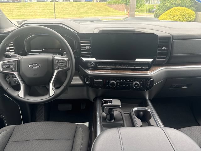 Used 2025 Chevrolet Silverado 1500 LT Trail Boss w/ Dark Appearance Package AWD/4WD image 22
