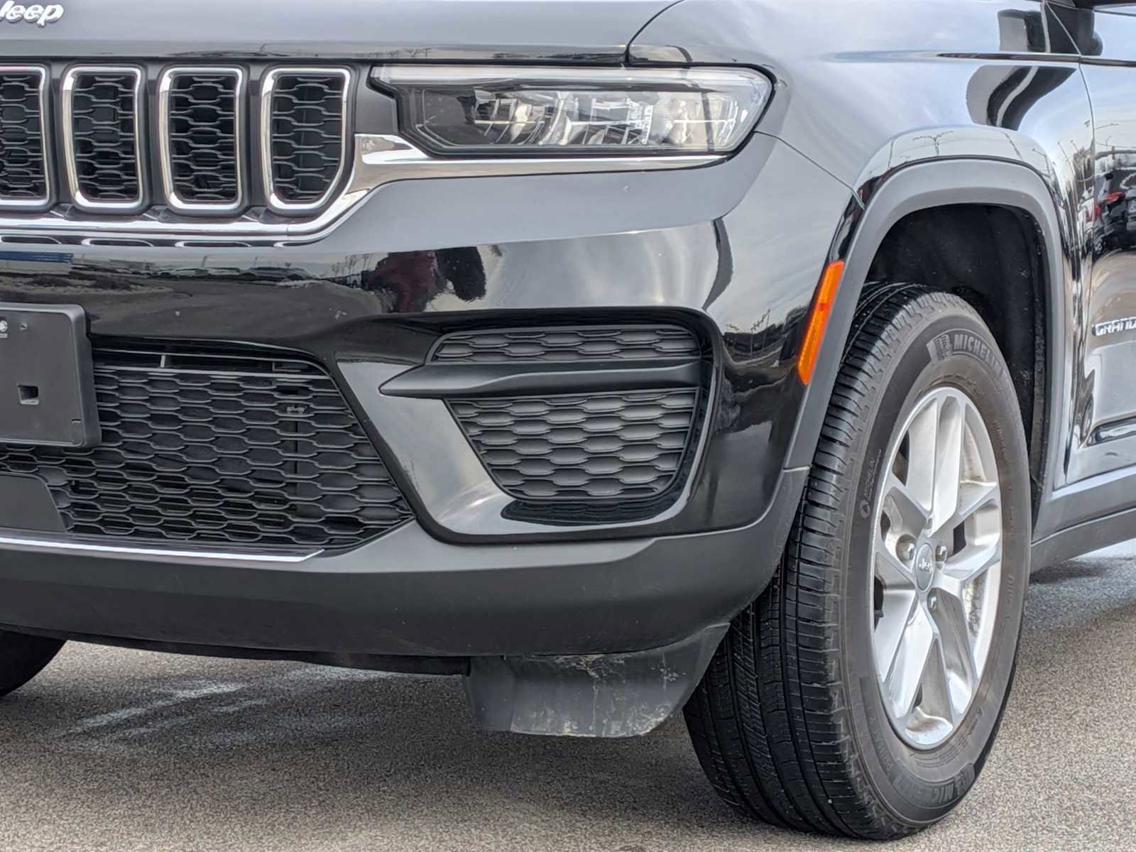 Used 2023 Jeep Grand Cherokee Laredo image 11