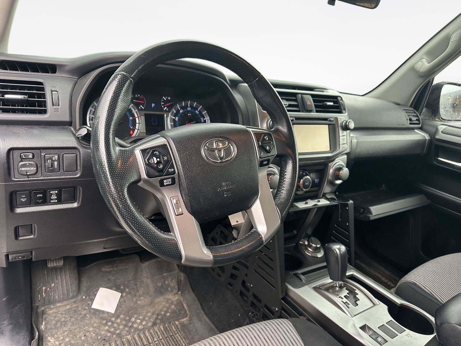 Used 2015 Toyota 4Runner SR5 AWD/4WD image 10