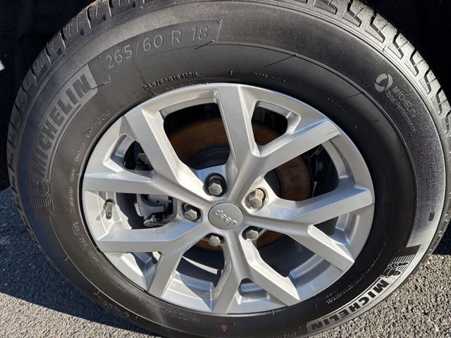 Certified 2023 Jeep Grand Cherokee Limited w/ Luxury Tech Group II image 8