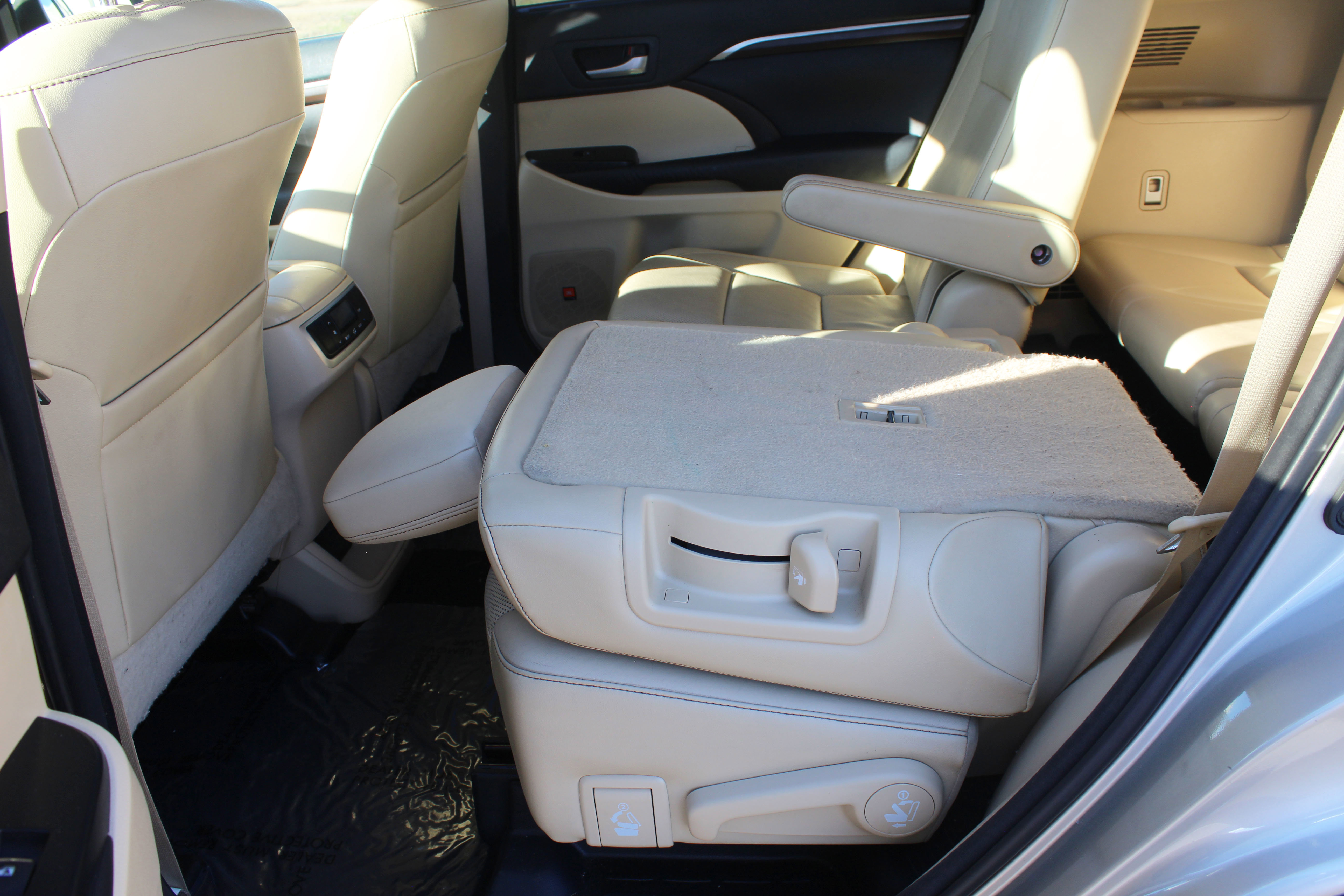 Used 2016 Toyota Highlander Limited image 42