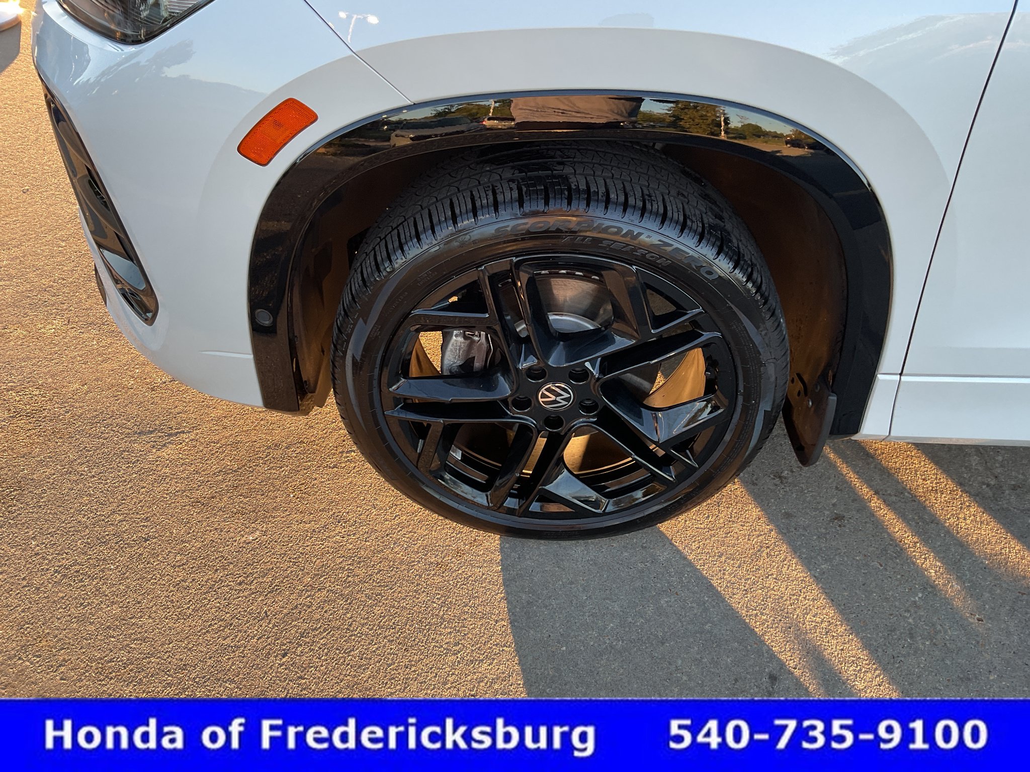 Used 2025 Volkswagen Tiguan SE R-Line AWD/4WD image 10