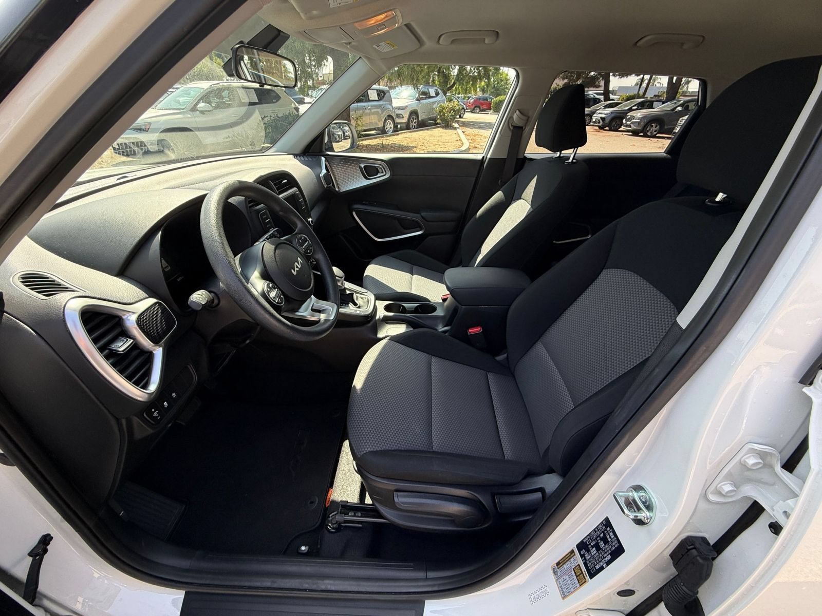 Used 2025 Kia Soul LX w/ LX Technology Package FWD image 22