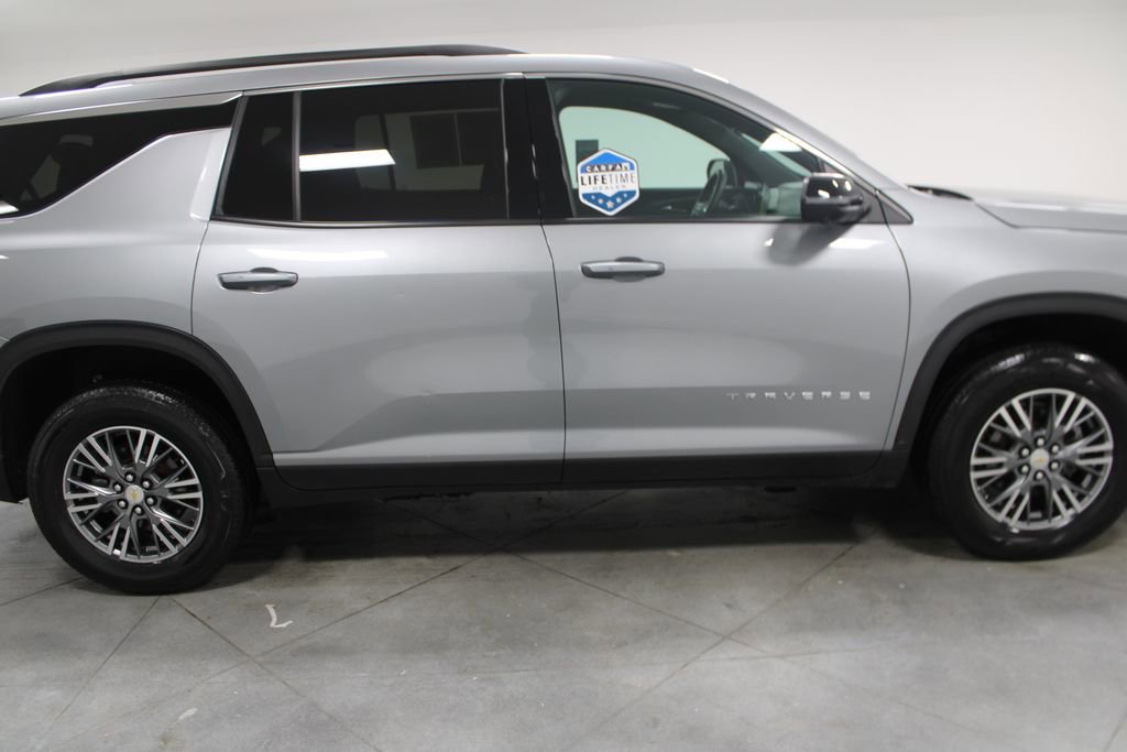 Used 2024 Chevrolet Traverse LT image 11
