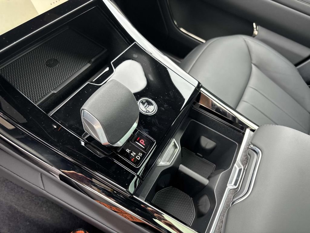 New 2025 Land Rover Range Rover Sport Dynamic SE image 18