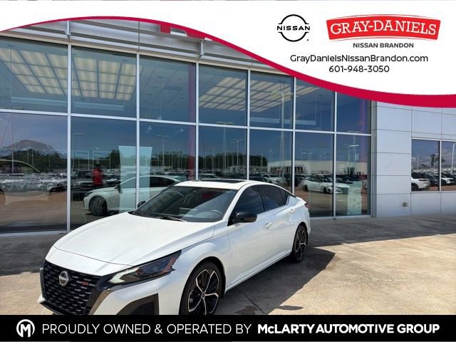 Used 2024 Nissan Altima 2.5 SR w/ SR Premium Package FWD image 1