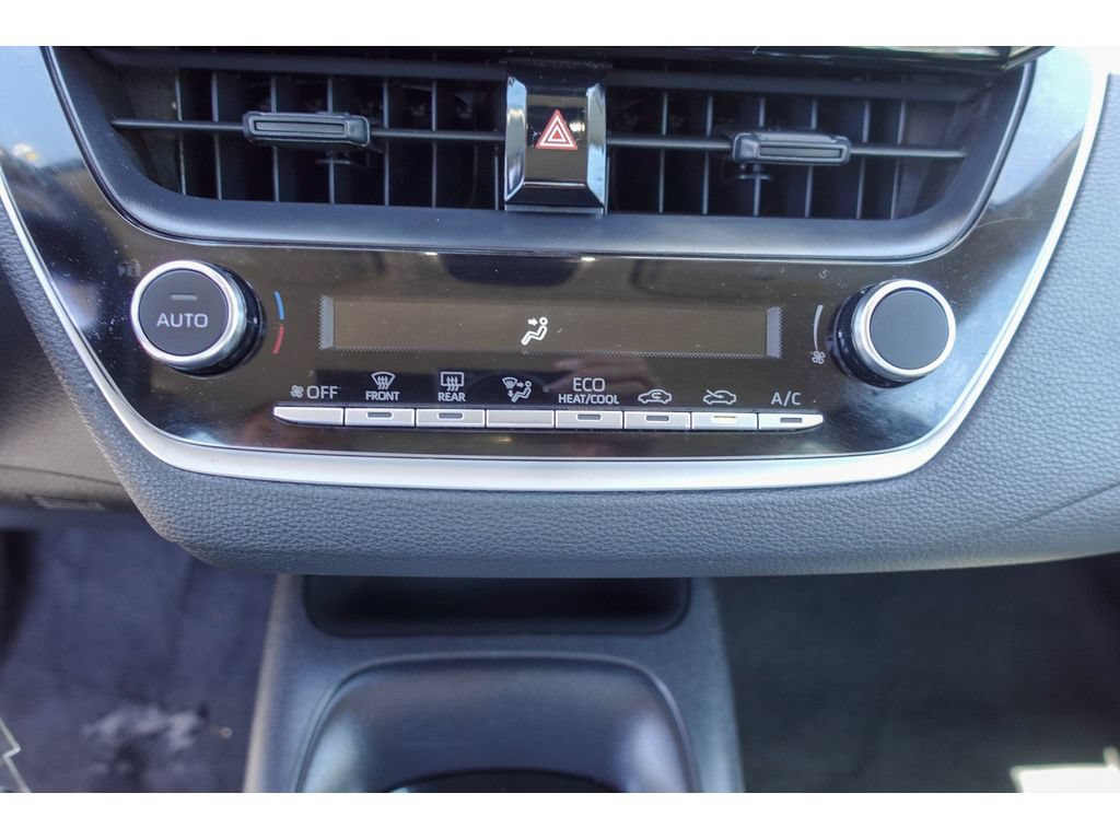 Used 2025 Toyota Corolla LE FWD image 18