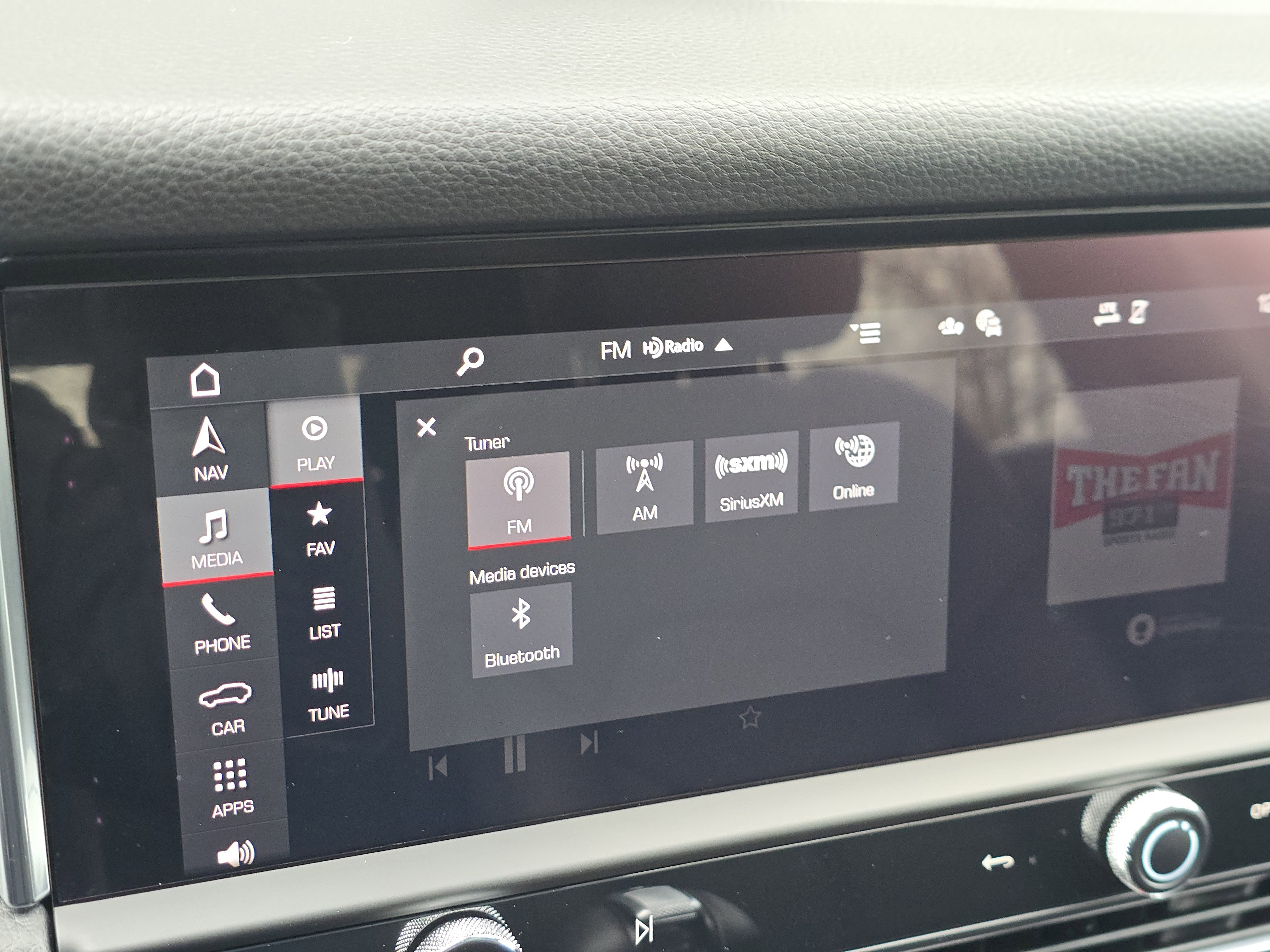 Certified 2025 Porsche Macan AWD/4WD image 22