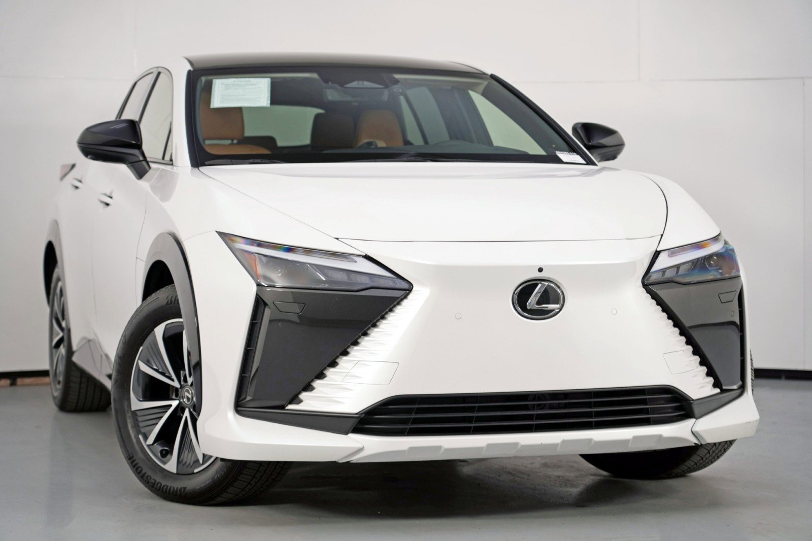 Used 2023 Lexus RZ 450e Premium w/ Accessory Package (2T) image 2