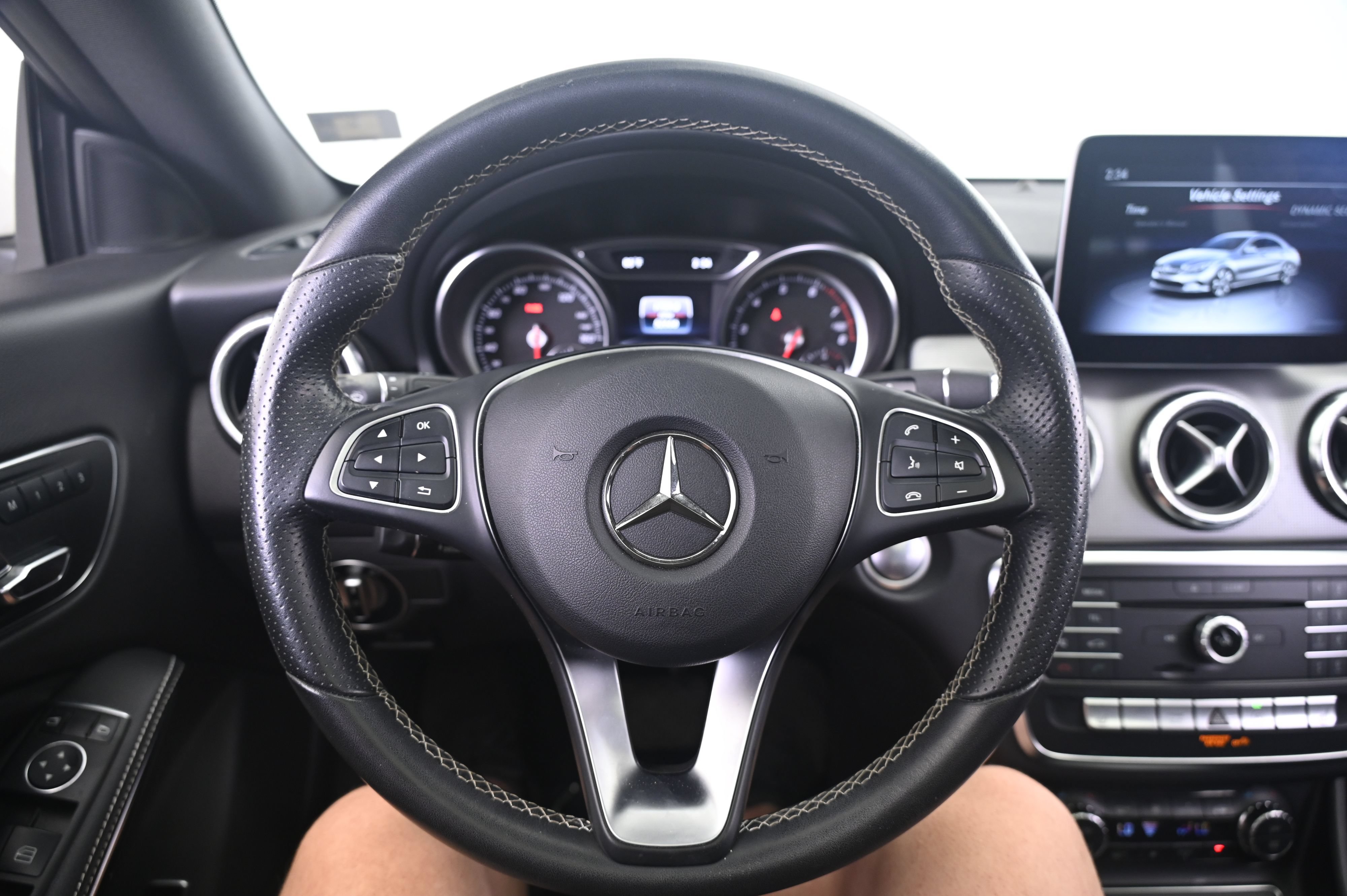 Used 2018 Mercedes-Benz CLA 250 4MATIC image 33